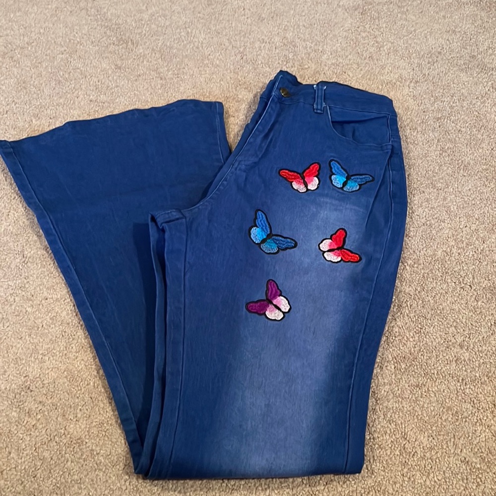 Brand New Wide Leg High Waisted Jeana with Butterfly Detailing